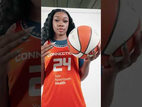 Aneesah Morrow and Saniya Rivers visit Connecticut Sun locker room