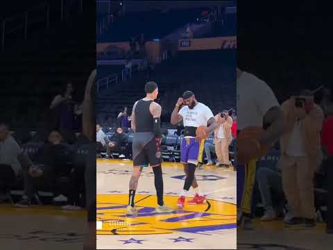 Why did Kyle Kuzma bump into LeBron like that? 💀
