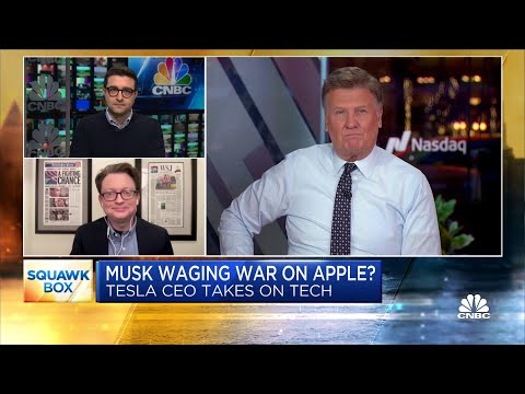Elon Musk has put Apple back in the crosshairs over Twitter and free speech, says WSJ&#039;s Tim Higgins