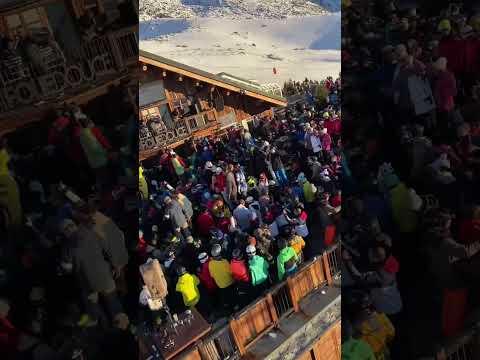 Someone say #mountain #party ?? 🤘🏼🇫🇷 #new #like #video #snow #ski #skiing #snowboard #viral #mtb