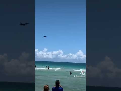OVNI saliendo del mar 🛸 en playa de Miami 🏖️. Emerge a una velocidad impresionante #OVNI #UFO #OSNI