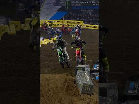 Jett Lawrence and Jason Anderson battle at Detroit Supercross #supercross #dirtbike #shorts