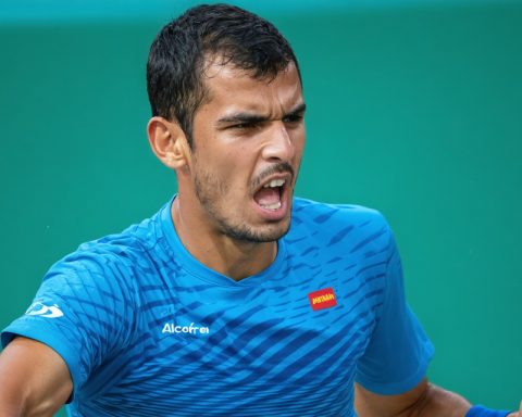 Thrills and Spills: Alcaraz Battles Into Qatar Open Spotlight Thrills and Spills: Alcaraz Battles Into Qatar Open Spotlight
